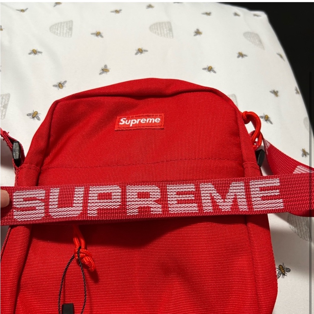 SUPREME SHOULDER BAG, LIGHTLY USED